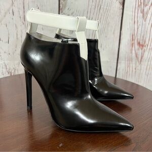 JEFFREY CAMPBELL DEKA Elegant Black White Stiletto Ankle Boots 90s Mod Sz 7 NIB